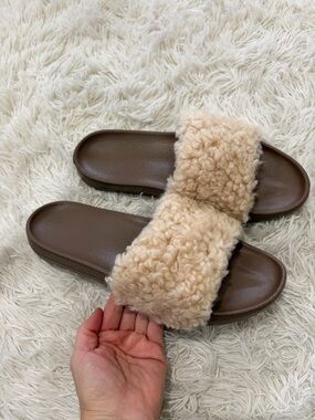 UGG Royale Natural Searling Flip flops - Size 10 - NWOT